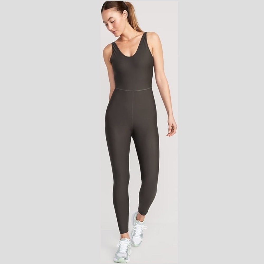 Old Navy Powersoft Sleeveless Scoop Neck Butter Soft Stretchy 7/8 Bodysuit Gray